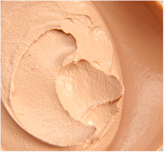 Max-Factor-Whipped-Cream-Foundation-40-Ivory