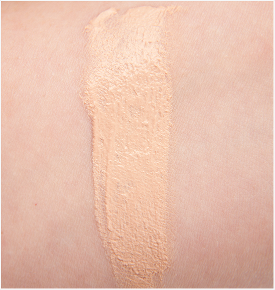 Max-Factor-Whipped-Cream-Foundation-Ivory-40-Swatches